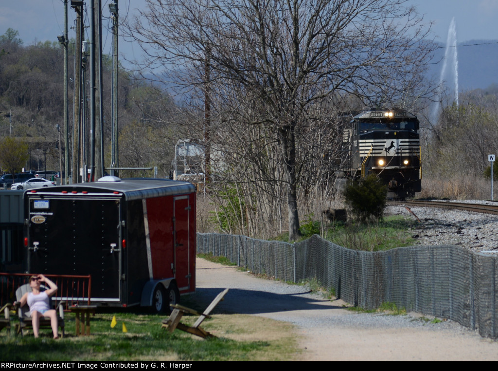 With the Langley Fountain spraying high to the right and a local catching some rays to the left, NS yard job E19 starts its return to home base, NS Montview Yard, with a few cars received from CSX.,